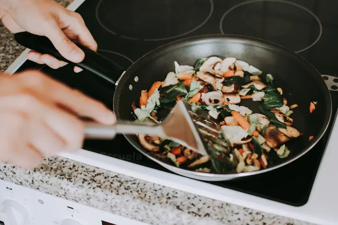 Cómo aprovechar al máximo una clase de cocina en grupo